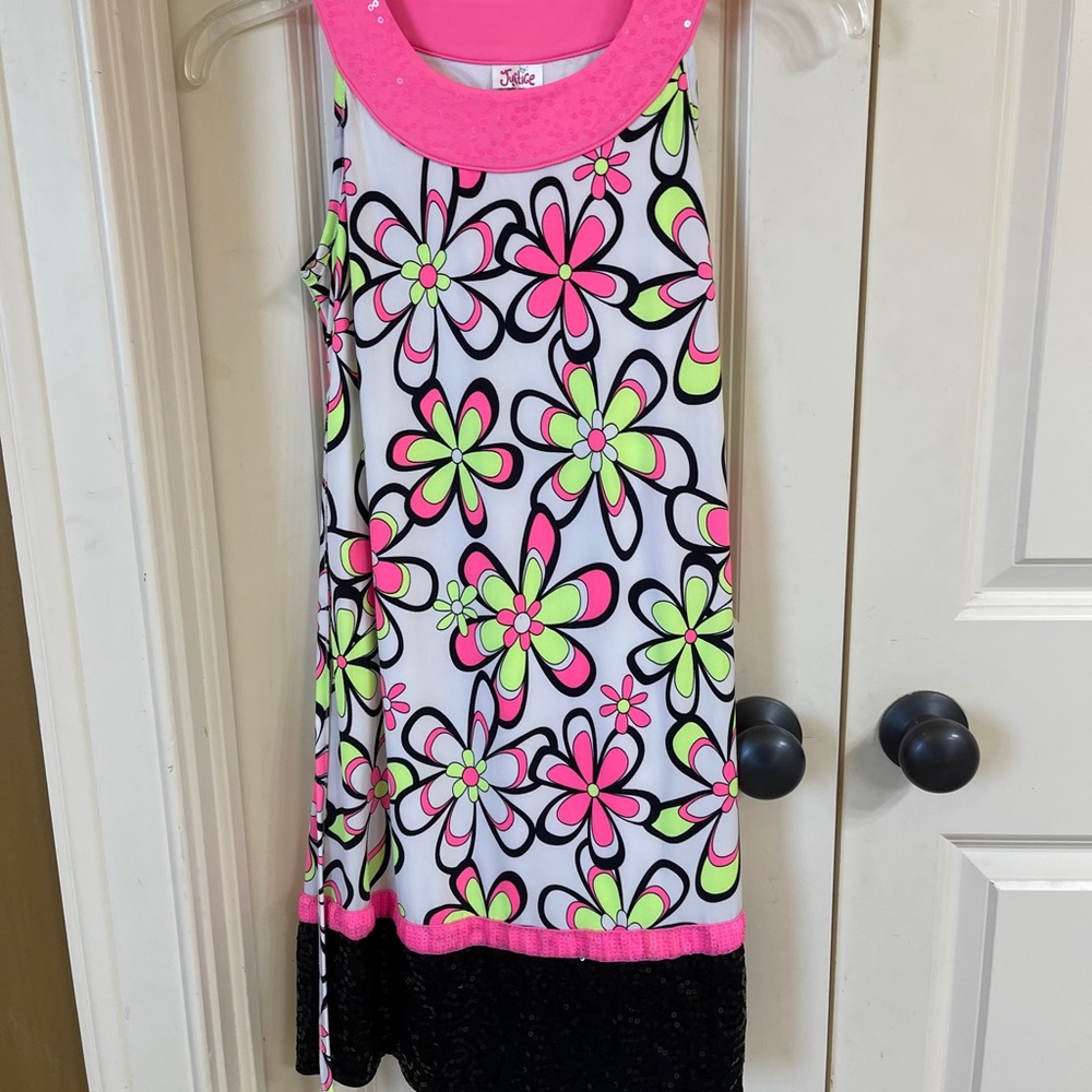 Precious dress!